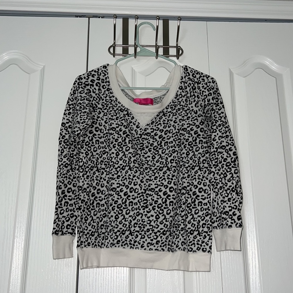 Well loved Victoria’s Secret PJ Set - White Cheetah